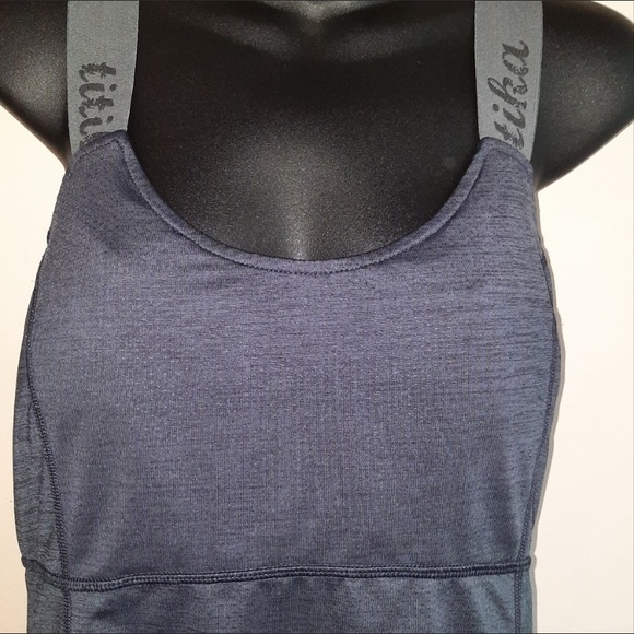 Titika workout tanktop, size Medium - Picture 7 of 7